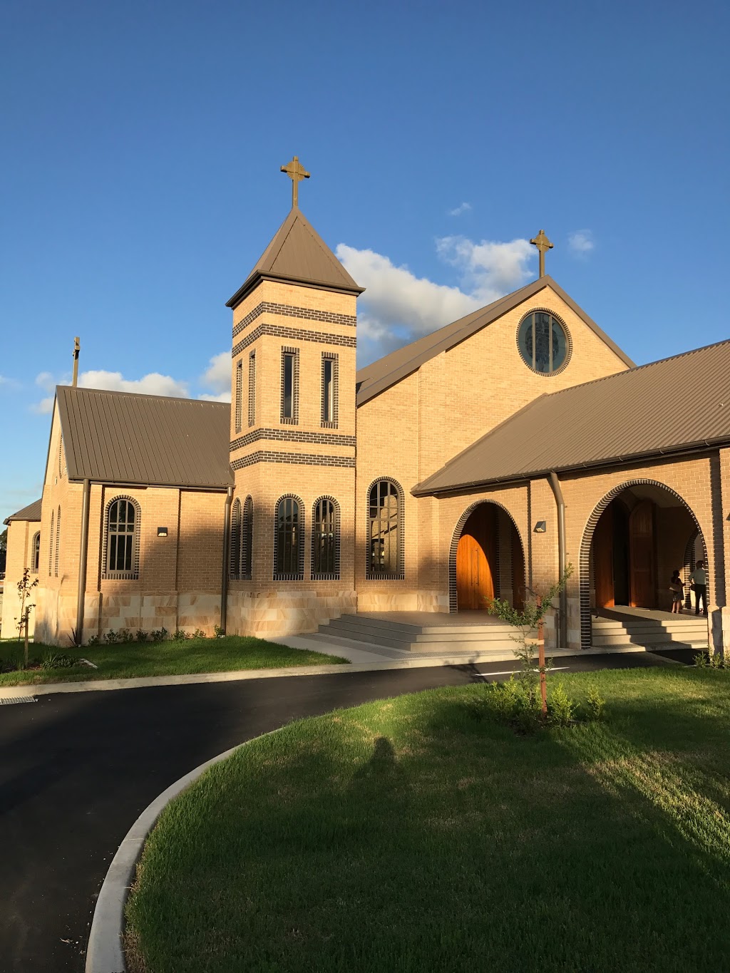 Holy Family Catholic Church | church | 136 Oxford Rd, Ingleburn NSW 2565, Australia | 0296052785 OR +61 2 9605 2785