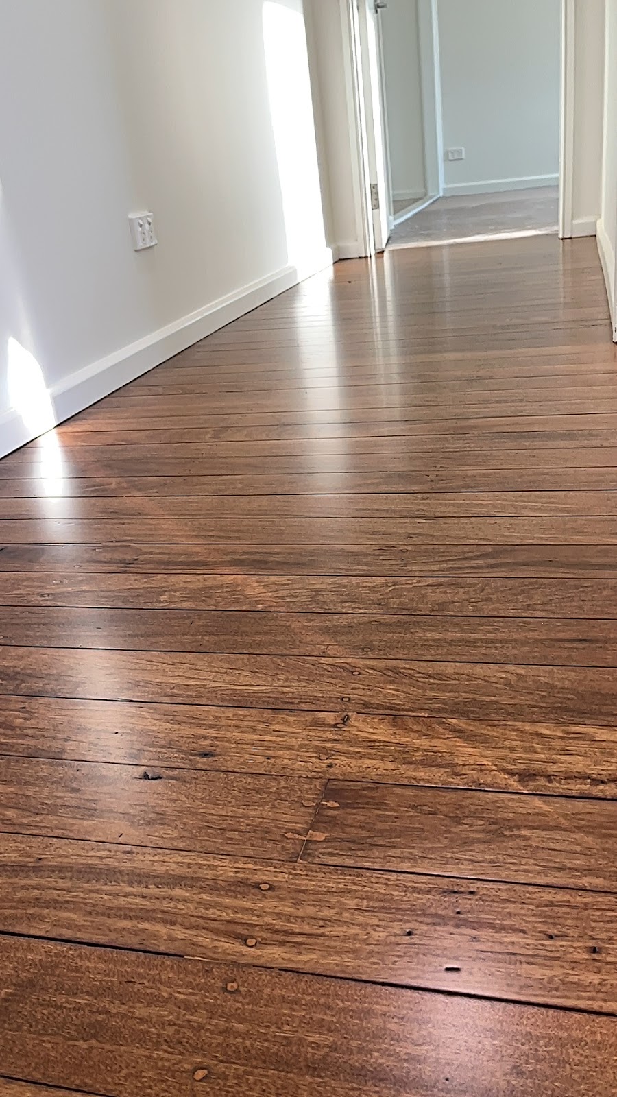 Leighs Floor Sanding and Polishing Service | 965 The Entrance Rd, Forresters Beach NSW 2260, Australia | Phone: 0410 467 968