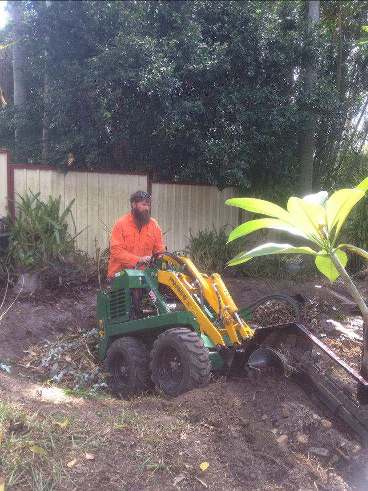 Griffos Mini Digger Hire Brisbane, Logan, Redland Bay | store | 60 Ariel Ave, Kingston QLD 4114, Australia | 0472508670 OR +61 472 508 670