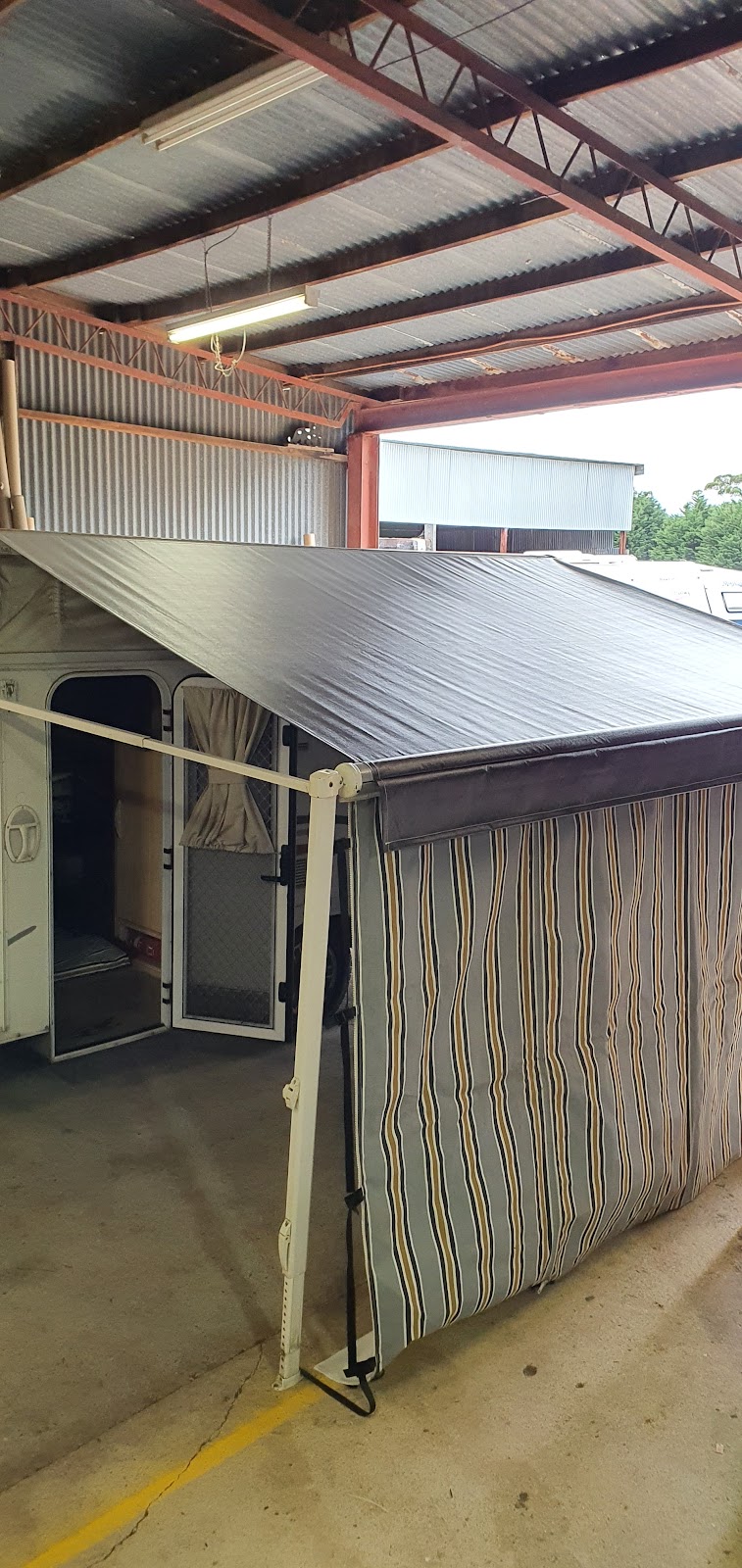 MAH CANVAS ANNEXES | 60 Lovely Banks Rd, Lovely Banks VIC 3213, Australia | Phone: 0410 129 290