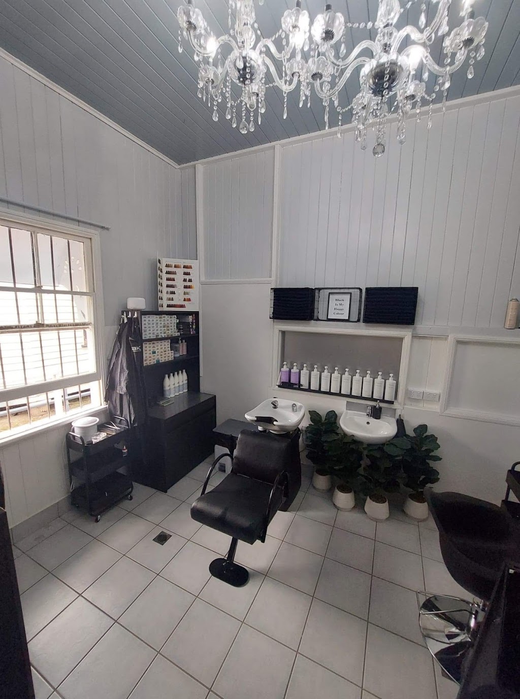 Slate Bespoke Hair Boutique | 44 Victoria St, Forest Hill QLD 4342, Australia | Phone: 0407 163 374