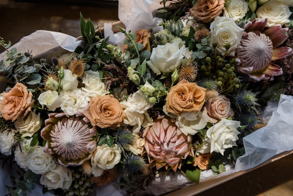 Blooms On Bridge | 170 Racecourse Rd, Benalla VIC 3672, Australia | Phone: (03) 5762 5588