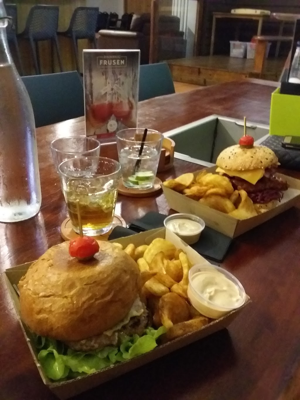 Brents Burgers | restaurant | 8 Rainbow Beach Rd, Rainbow Beach QLD 4581, Australia