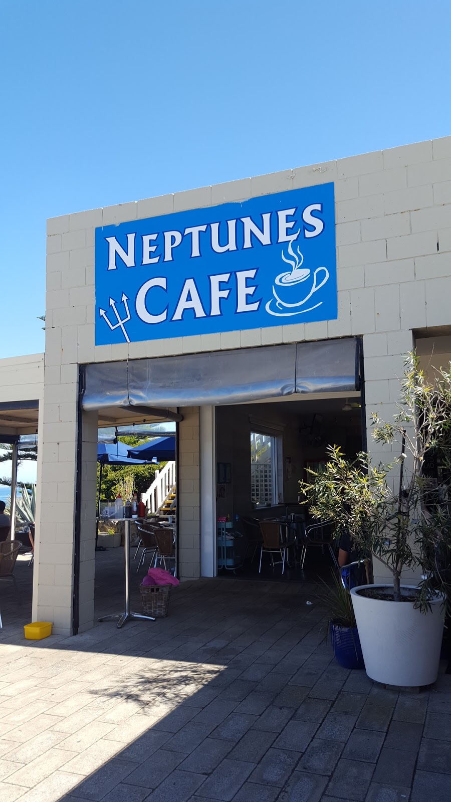 Neptunes Cafe | Shop 6/10 Enterprise Ave, Two Rocks WA 6037, Australia | Phone: (08) 9561 5367