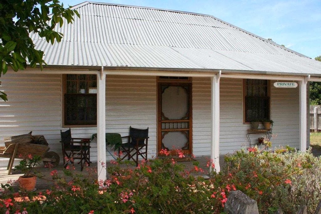 Davidson Cottage on Petticoat Lane | 13 Petticoat Ln, Penola SA 5277, Australia | Phone: 0400 646 699
