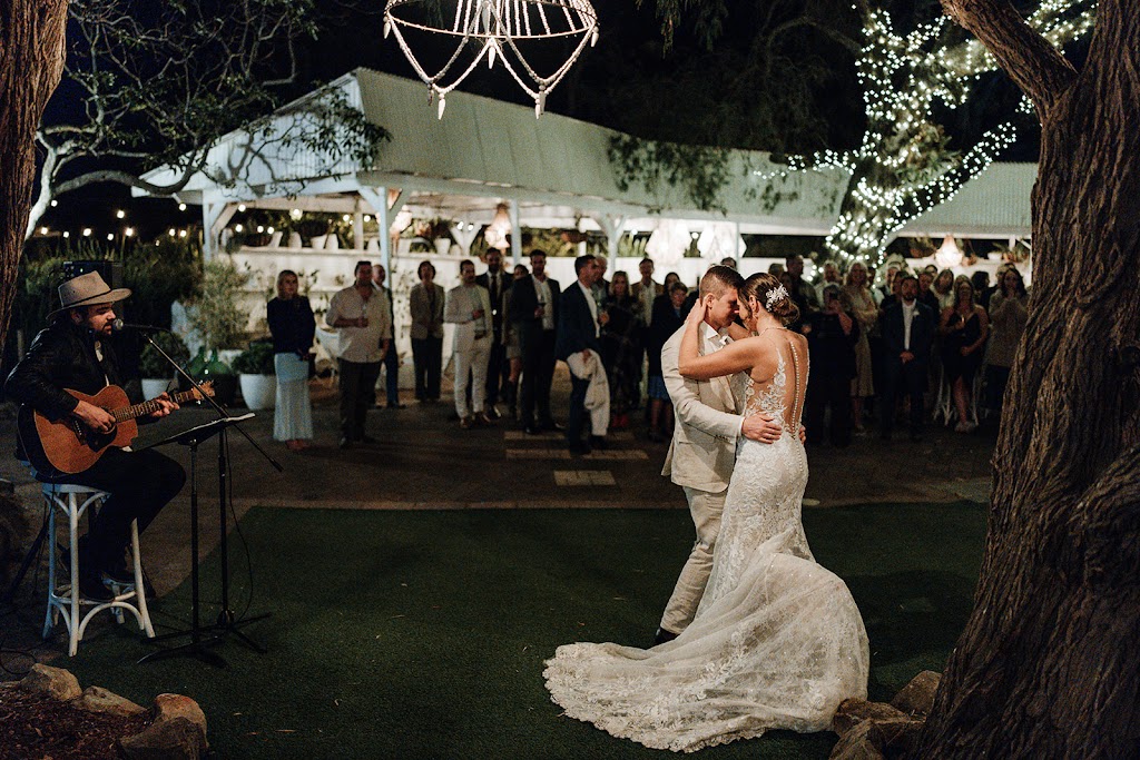 VIOLETTE COVE | Acoustic Musicians + DJs for Weddings | 1-3 Coller Rd, Ulladulla NSW 2539, Australia | Phone: 0422 988 673