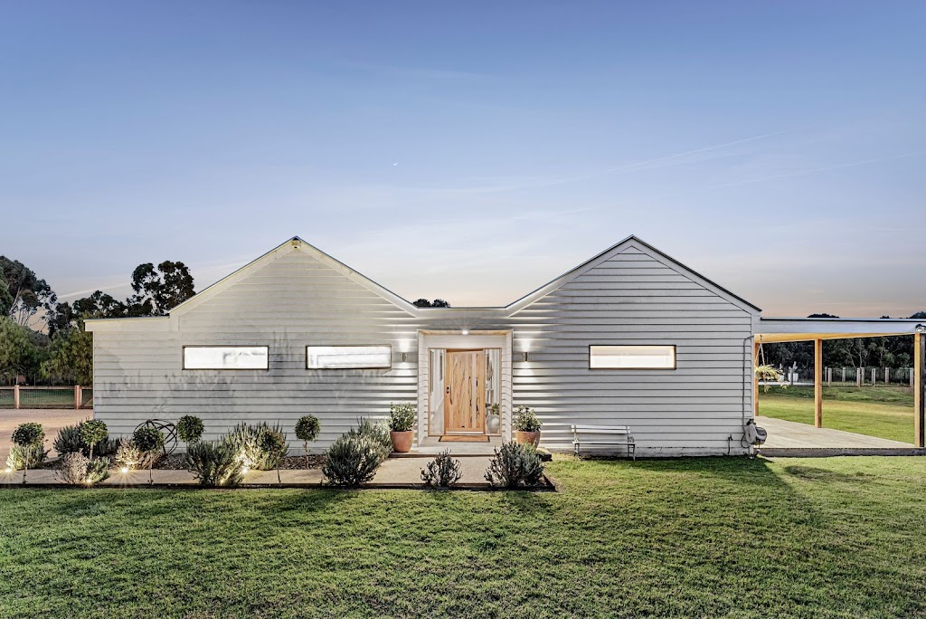 Grasslands Estate and Retreat | 800 Blackgate Rd, Mount Duneed VIC 3217, Australia | Phone: 0424 361 432