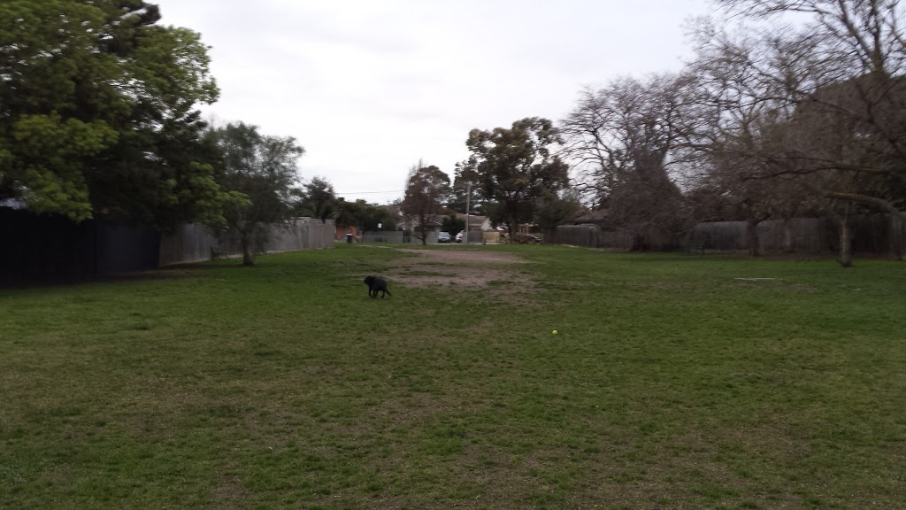Roxy Dog Park | park | 5A Snowdon Dr, Cheltenham VIC 3192, Australia