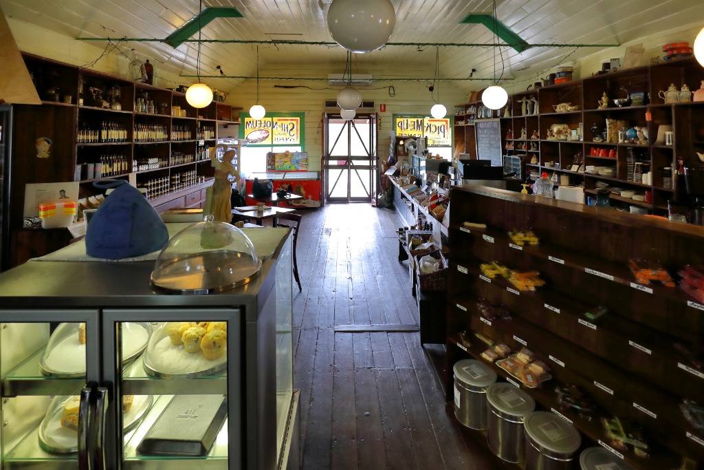 Kangaroo Valley Pie Shop | bakery | 2167 Moss Vale Rd, Barrengarry NSW 2577, Australia | 0244651360 OR +61 2 4465 1360