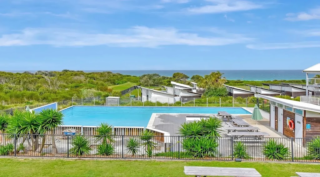 OceanView Villa | 4 Island Outlook, Caves Beach NSW 2281, Australia | Phone: 0411 707 071