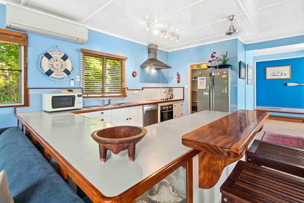 Airlie Beach House | lodging | 13 Ocean View Ave, Airlie Beach QLD 4802, Australia | 0419647837 OR +61 419 647 837