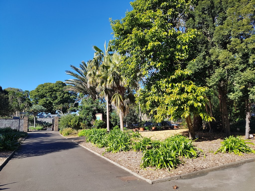 Royal Botanic Gardens & Domain Trust Offices | park | Mrs Macquaries Rd, Sydney NSW 2000, Australia | 0292318111 OR +61 2 9231 8111