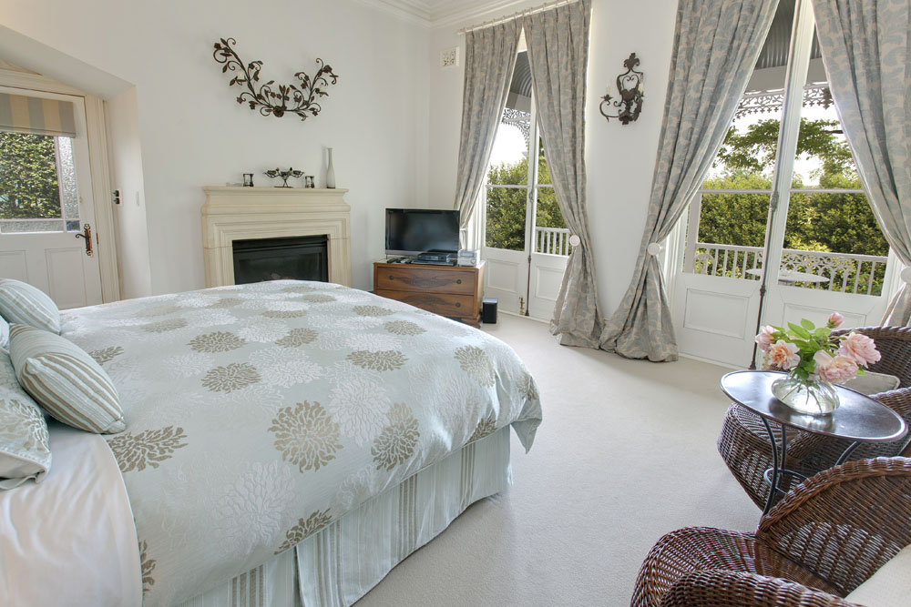 Lake Daylesford Country House | 134 Vincent St, Daylesford VIC 3640, Australia | Phone: (03) 5348 2003