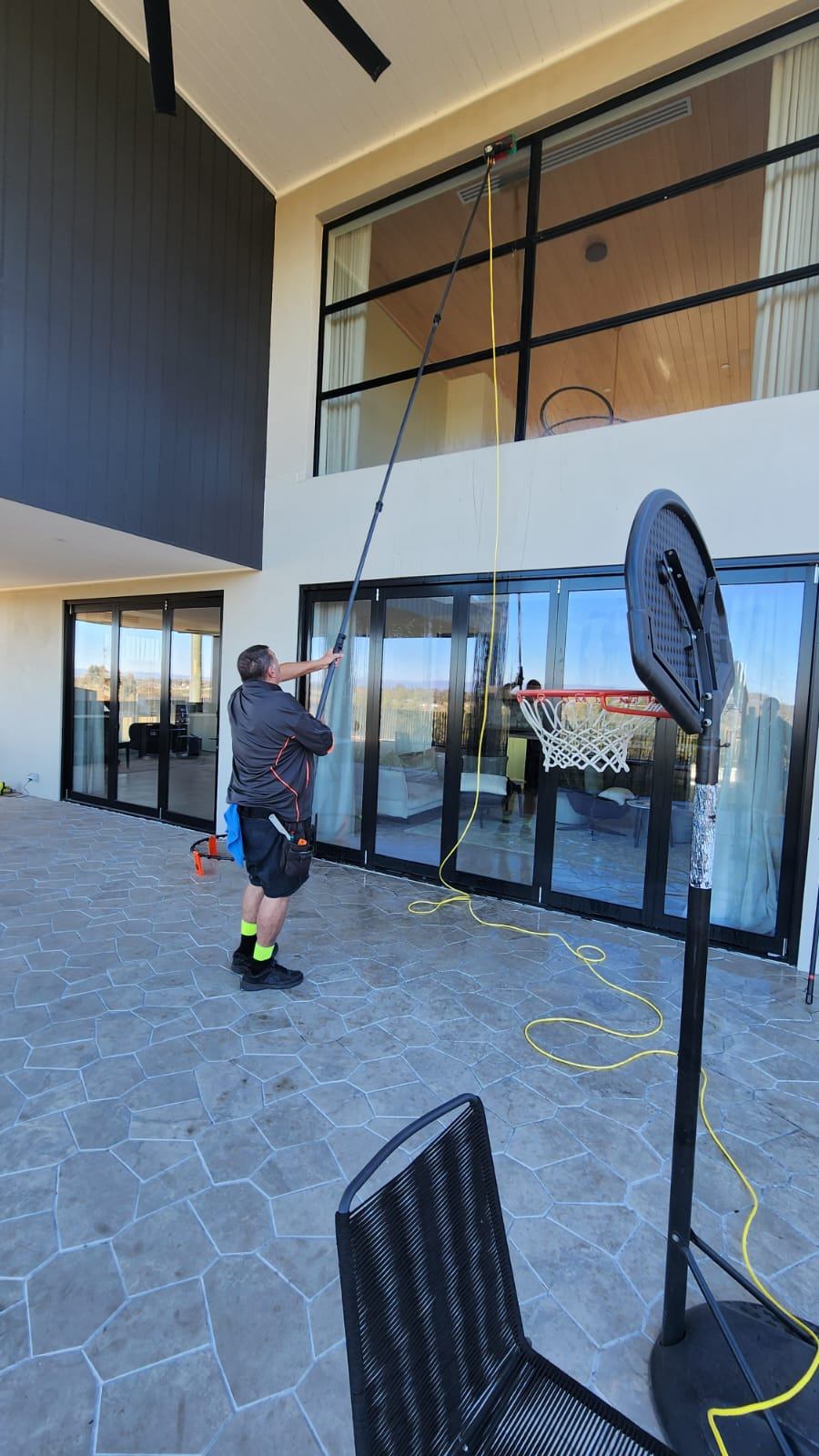 Cox Window Cleaning | 14 Bolwarra Rd, Bolwarra NSW 2320, Australia | Phone: 0420 294 320