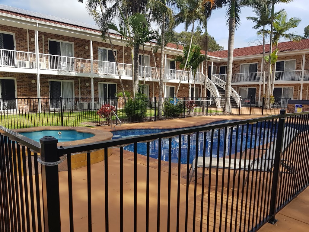 Yamba Aston Motel | lodging | 37 Coldstream St, Yamba NSW 2464, Australia | 0266462199 OR +61 2 6646 2199