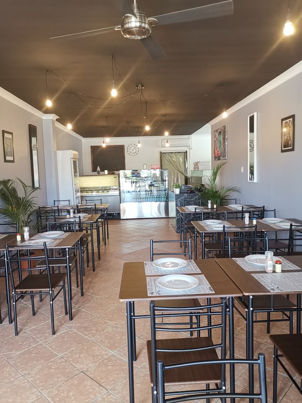 Italys Mirror Pty Ltd | restaurant | 3/29 coolibah st, Myall St, Southport QLD 4215, Australia | 0755112706 OR +61 7 5511 2706