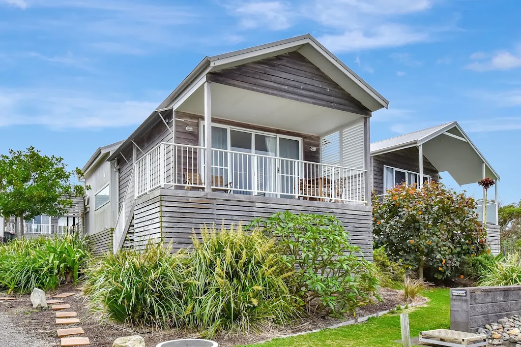 OceanView Villa | 4 Island Outlook, Caves Beach NSW 2281, Australia | Phone: 0411 707 071
