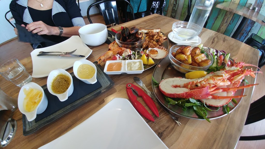 Wings and Fins - Seafood Restaurant, Bar & Bistro | 3260 S Gippsland Hwy, Tooradin VIC 3980, Australia | Phone: (03) 5998 3600