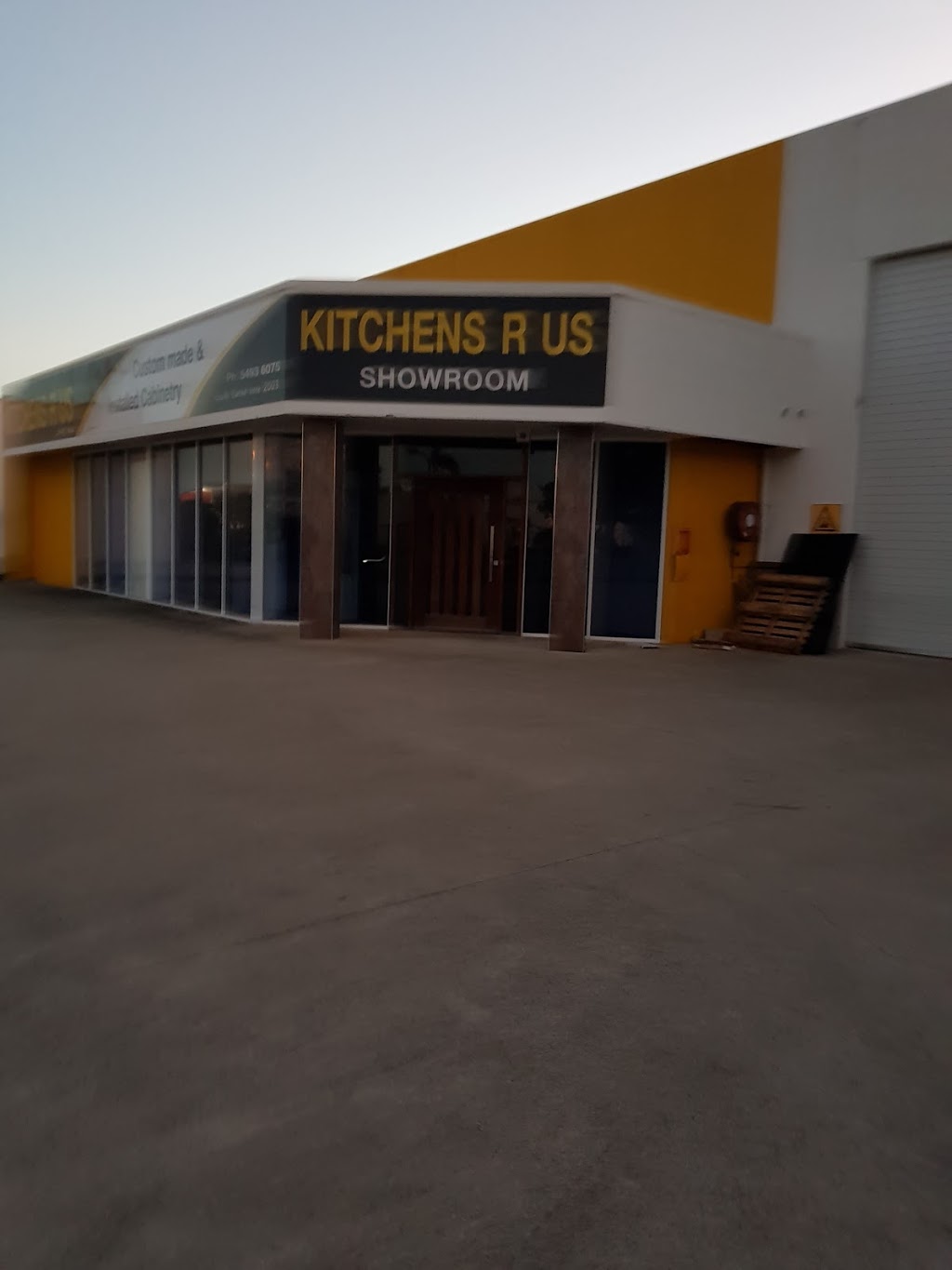 Kitchens R Us | 14 Technology Dr, Warana QLD 4575, Australia | Phone: (07) 5493 6075