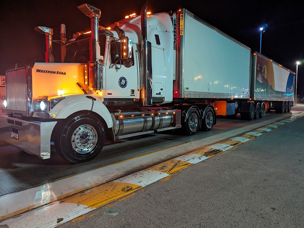 Followmont Transport | 45 Taylor Pl, Eagle Farm QLD 4009, Australia | Phone: (07) 3608 4900