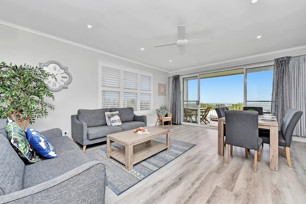 OceanView Villa | 4 Island Outlook, Caves Beach NSW 2281, Australia | Phone: 0411 707 071