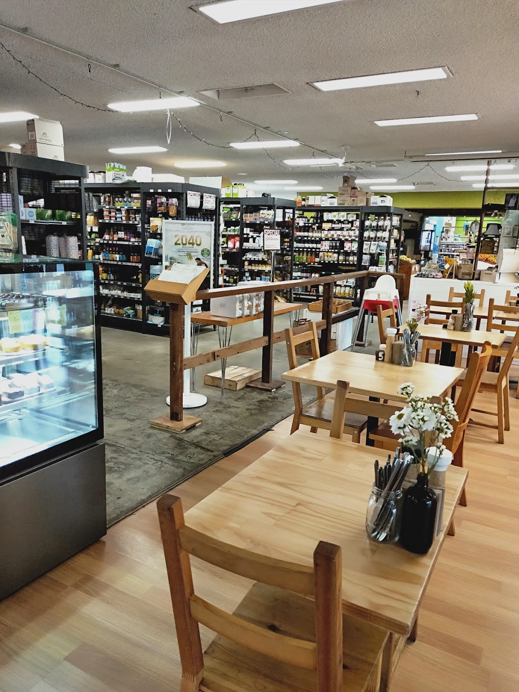 Organic Feast Wholefoods Cafe | 10 William St, East Maitland NSW 2323, Australia | Phone: (02) 4934 7351
