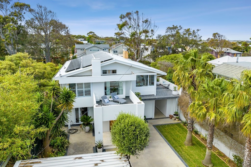Luxury Retreat Torquay - Ocean View | 2 Central Ave, Torquay VIC 3228, Australia | Phone: 0403 143 171
