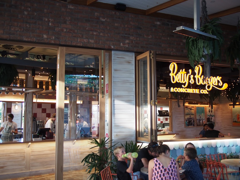 Bettys Burgers & Concrete Co. | shop r002/109 Foxwell Rd, Coomera QLD 4209, Australia | Phone: (07) 5502 7404