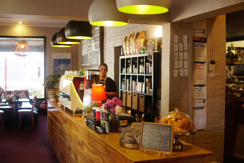 Blackbird Cafe | cafe | 95 Gavan St, Bright VIC 3741, Australia | 0357501838 OR +61 3 5750 1838