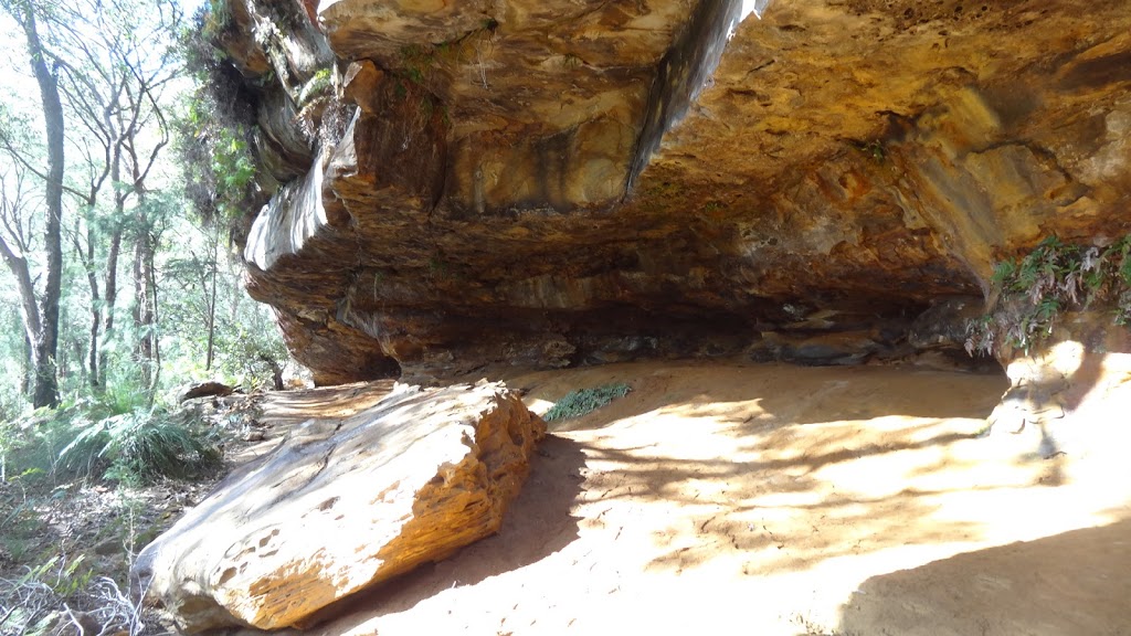 Pearl Caves | park | Pearl Beach Patonga Firetrail, Pearl Beach NSW 2256, Australia