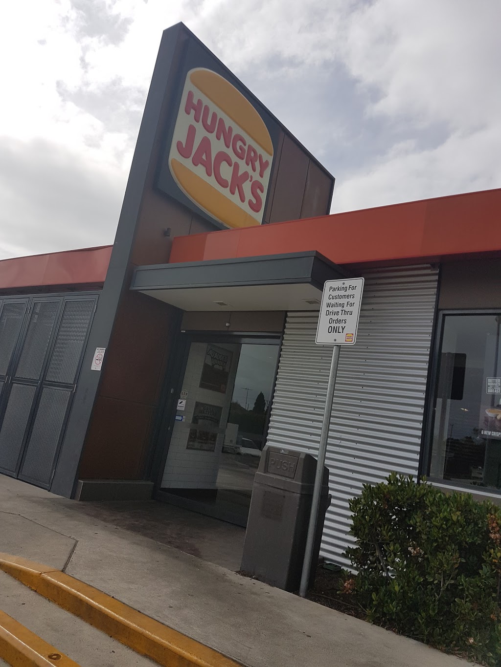 Hungry Jacks | meal takeaway | Howe St and, New England Hwy, Singleton NSW 2330, Australia | 0265724269 OR +61 2 6572 4269