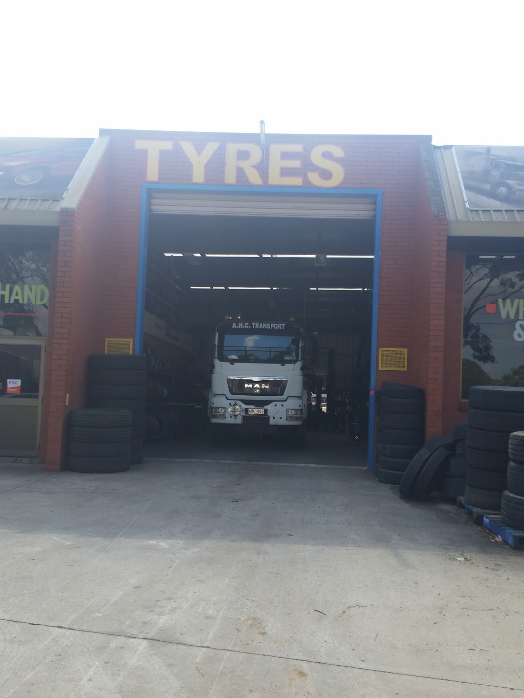 JJs Truck Tyre Services | car repair | 1/12 Tullamarine Park Rd, Tullamarine VIC 3043, Australia | 0427471772 OR +61 427 471 772