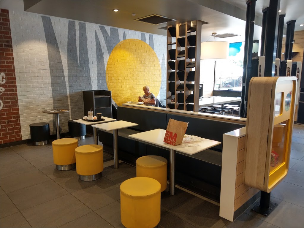 McDonalds Banora Point | meal takeaway | 53 Darlington Dr, Banora Point NSW 2486, Australia | 0755241449 OR +61 7 5524 1449