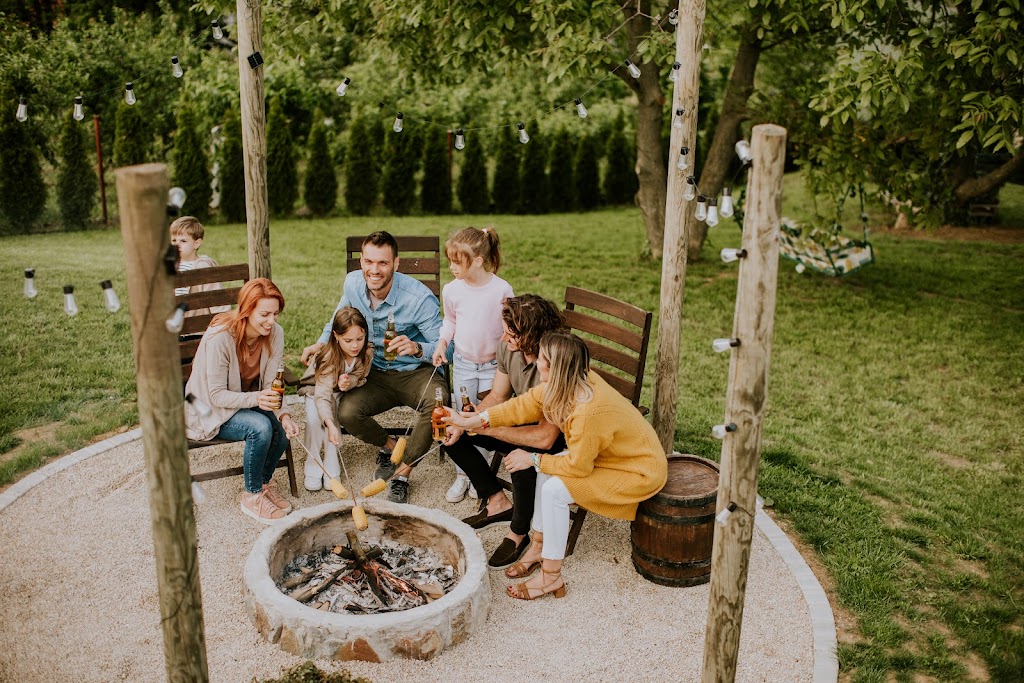 Hunter Holidays | 14 Valley View Pl, Nulkaba NSW 2325, Australia | Phone: 0402 768 103