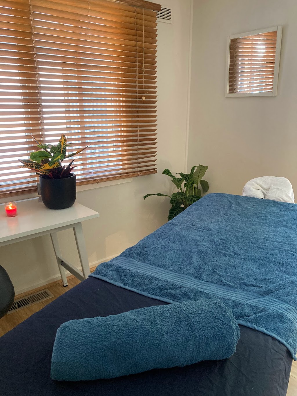Unwind Massage Canberra | point of interest | 28 Padbury St, Downer ACT 2602, Australia | 0407252443 OR +61 407 252 443