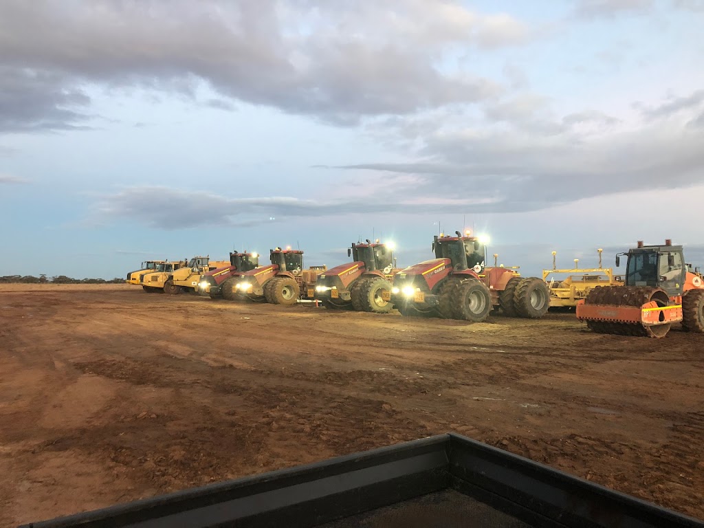 Radeski Earthmoving Bulk Earthworks | Bourke St, Hay NSW 2711, Australia | Phone: 0429 146 477