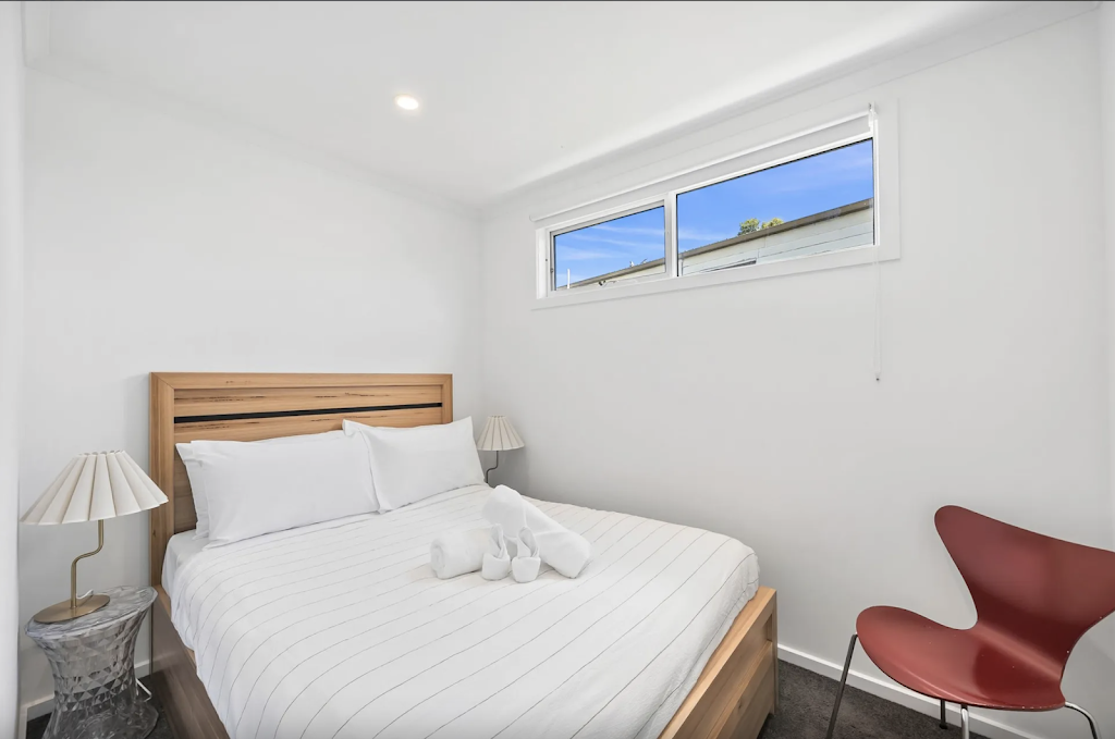 AquaLuna Beach House | 2A Philip St, Aireys Inlet VIC 3231, Australia | Phone: (03) 5289 4233