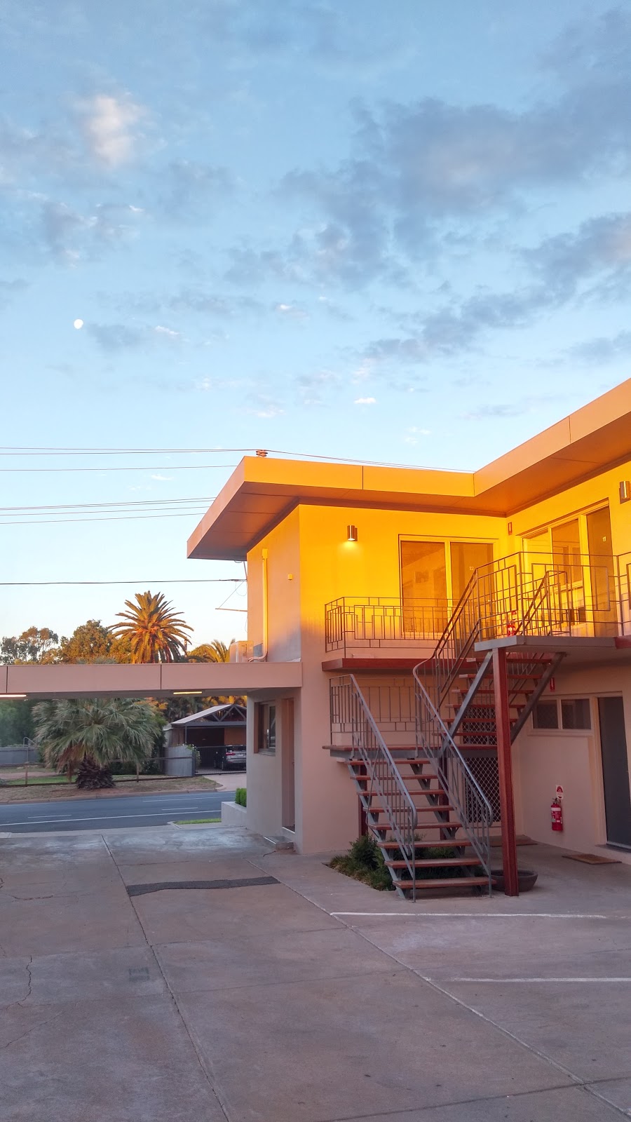 Seven Pines Motor Inn | lodging | 157 Seventh St, Mildura VIC 3500, Australia | 0350211931 OR +61 3 5021 1931