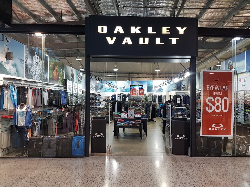 Oakley Essendon DFO | store | 29/100 Bulla Rd, Strathmore VIC 3041, Australia | 0393792037 OR +61 3 9379 2037