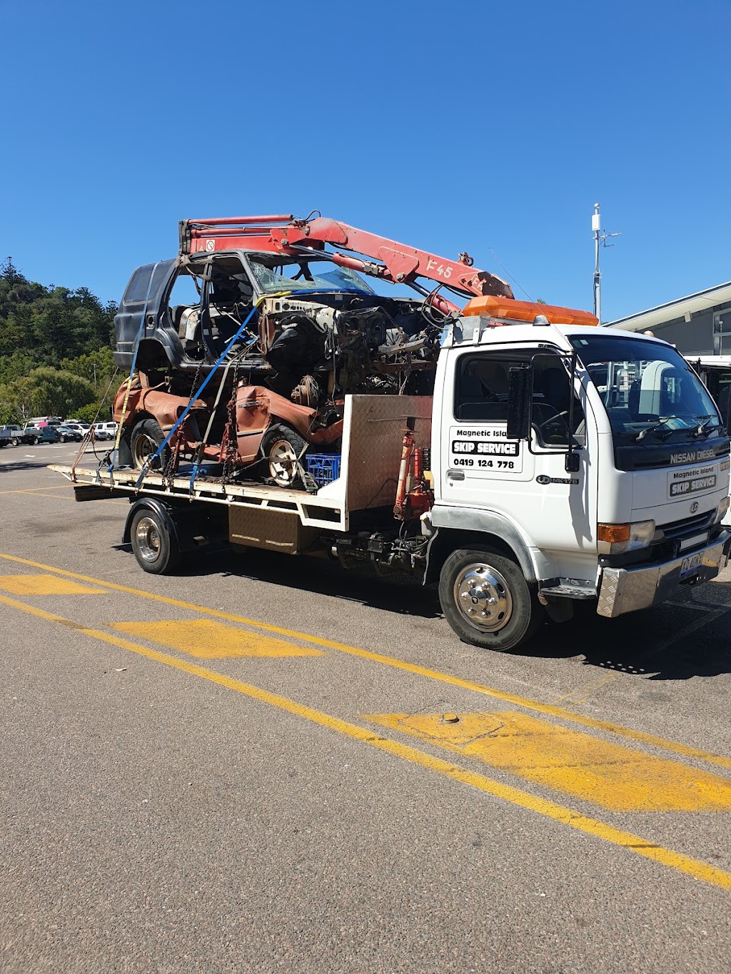 Magnetic Island Skip Service | 37 Picnic St, Picnic Bay QLD 4819, Australia | Phone: 0419 124 778