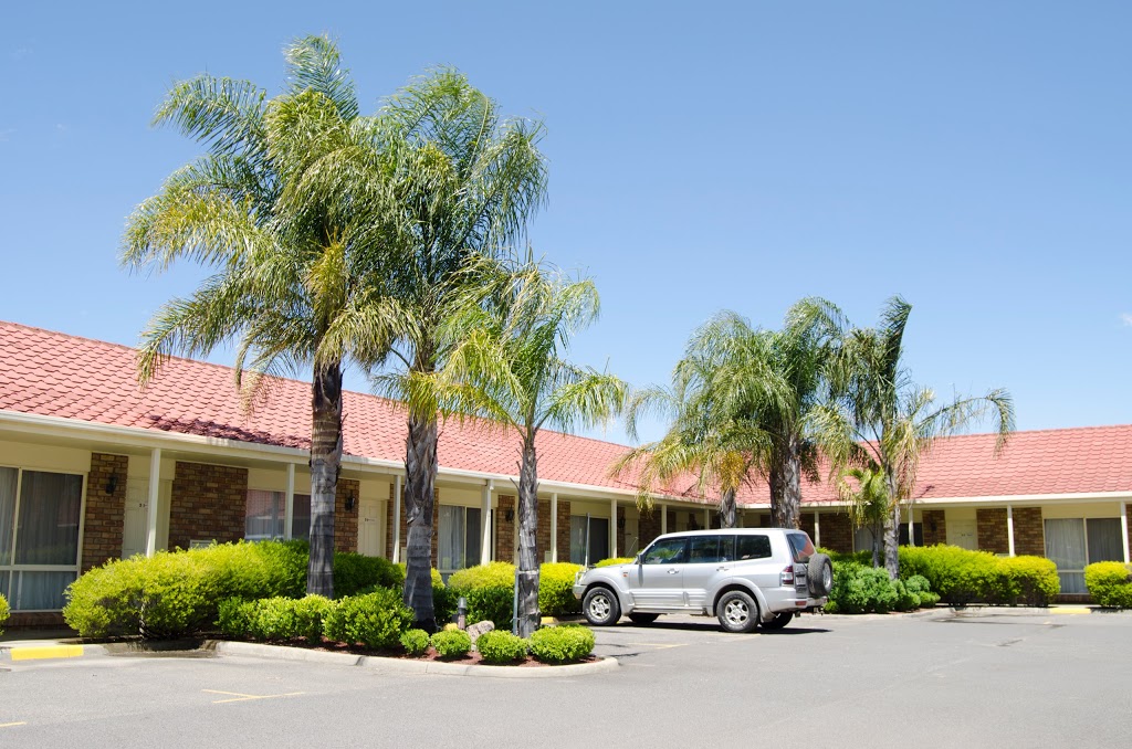 Pines Country Club Motor Inn | lodging | 103 -109 Numurkah Rd, Shepparton VIC 3630, Australia | 0358312044 OR +61 3 5831 2044
