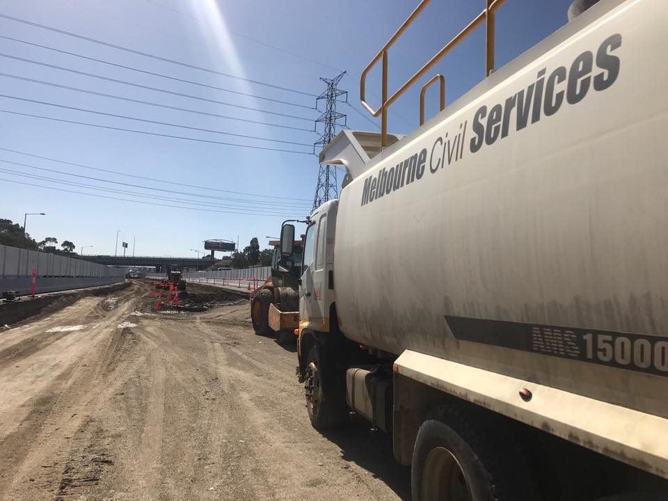 Water Truck Hire - Melbourne Civil Services | 10/18 Katherine Dr, Ravenhall VIC 3023, Australia | Phone: 0491 304 050