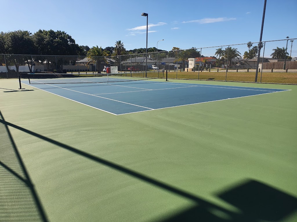 Hope Island Tennis Club |  | Unit 21/23 Sickle Ave, Hope Island QLD 4212, Australia | 0467681650 OR +61 467 681 650