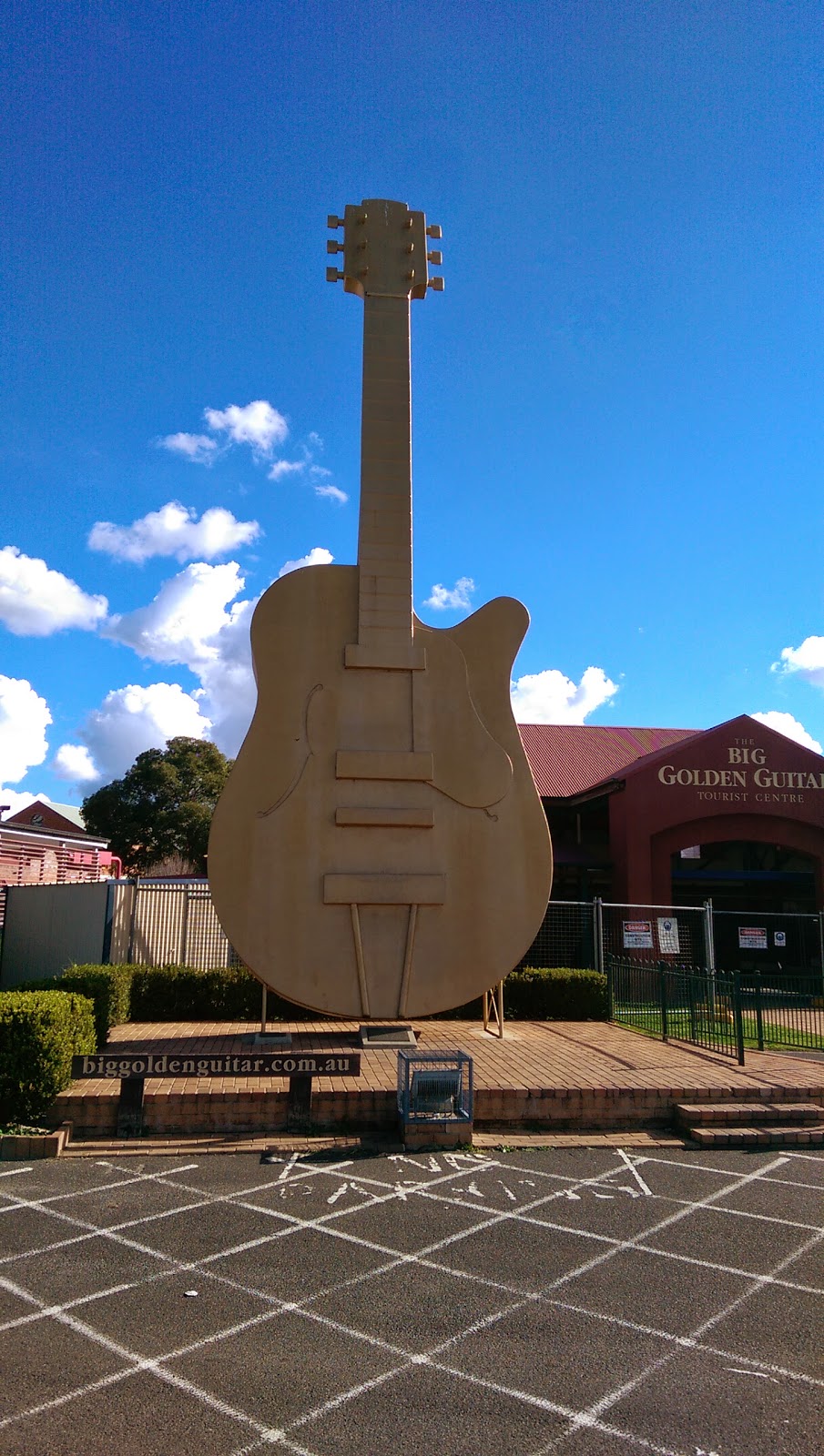 Golden Guitar Motor Inn | 2-8 The Ringers Rd, East Tamworth NSW 2340, Australia | Phone: (02) 6762 2999