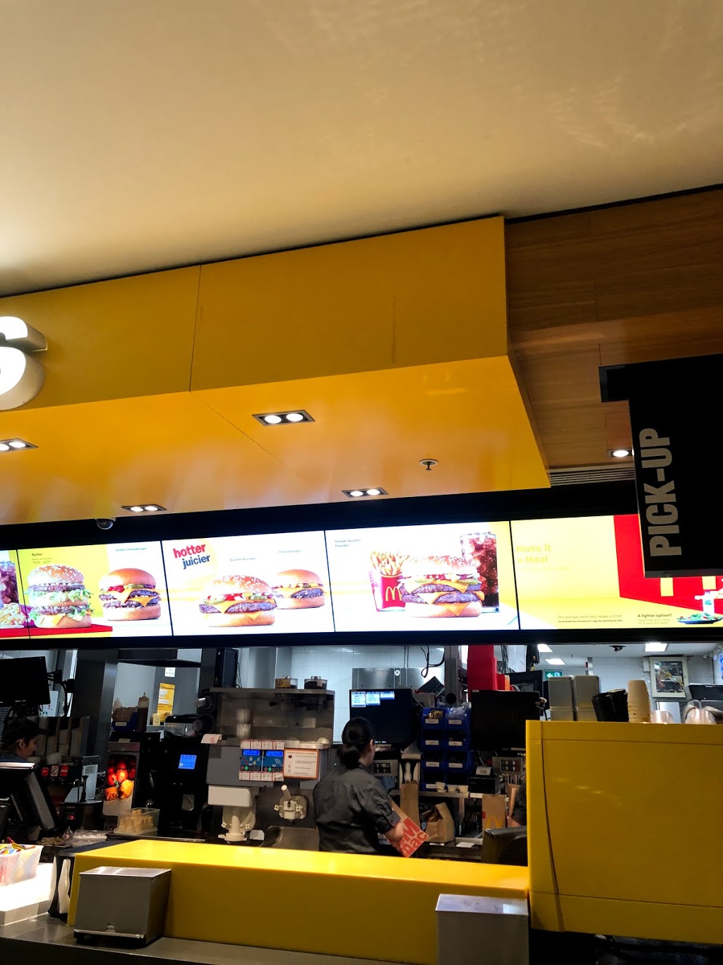 McDonalds Macquarie Centre | meal takeaway | Macquarie Shopping Centre Cnr Herring &, Waterloo Rd, North Ryde NSW 2113, Australia | 0298873808 OR +61 2 9887 3808