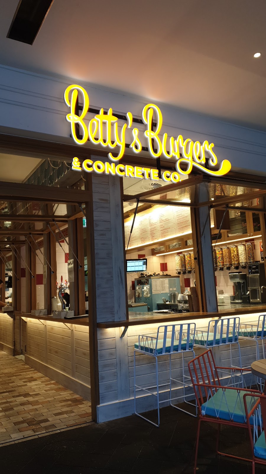 Bettys Burgers & Concrete Co. | restaurant | Shop 6 &, 7 E Esplanade, Manly NSW 2095, Australia | 0299775047 OR +61 2 9977 5047
