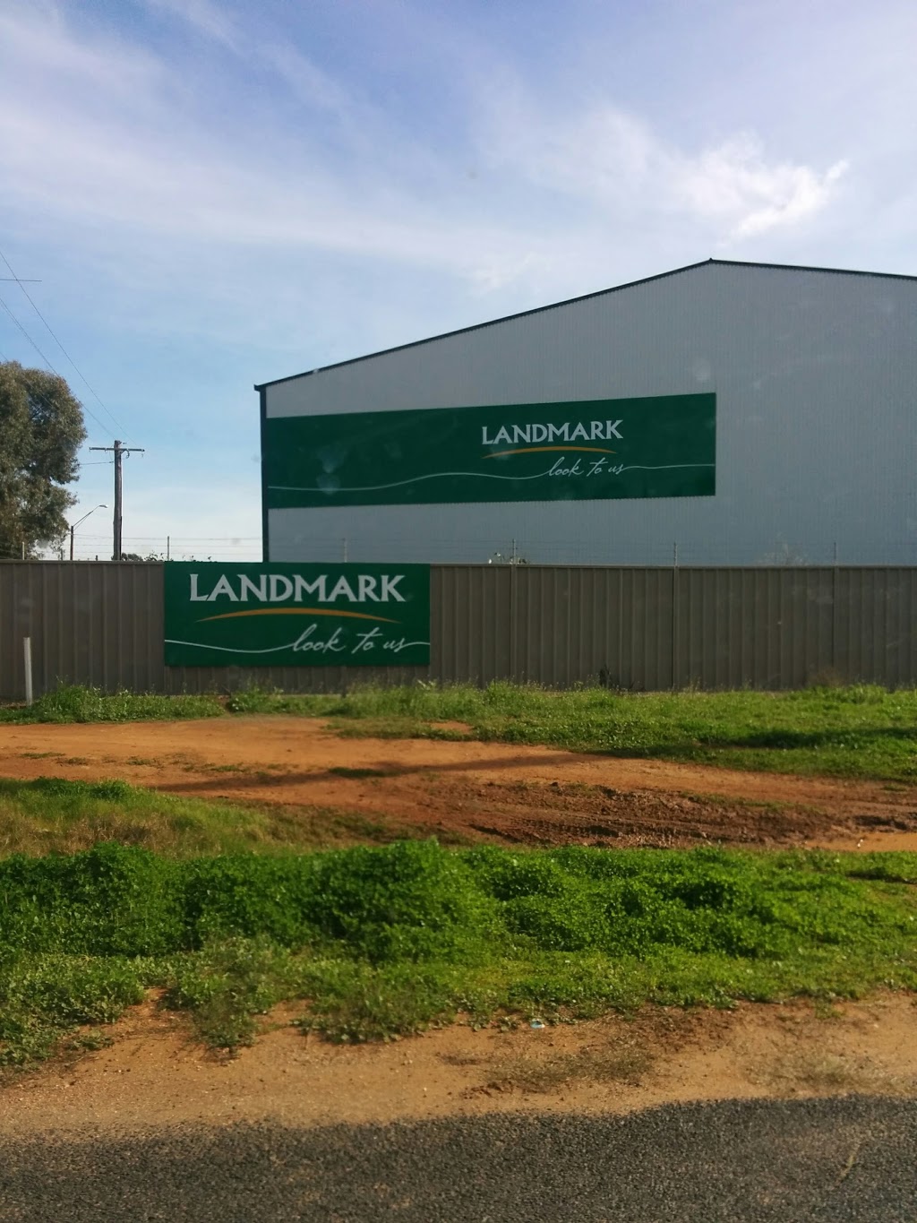 Landmark | real estate agency | 36 Mitchell Hwy, Nyngan NSW 2825, Australia | 0268321205 OR +61 2 6832 1205