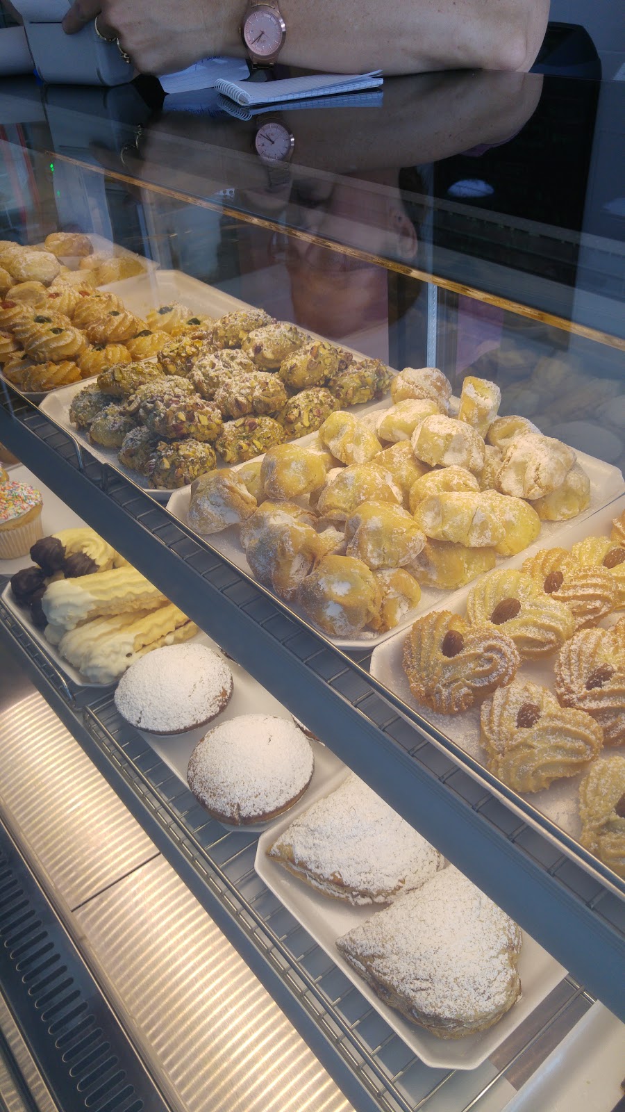 Dolcini Cakes | cafe | 3/44 Harden St, Canley Heights NSW 2166, Australia | 0297573003 OR +61 2 9757 3003