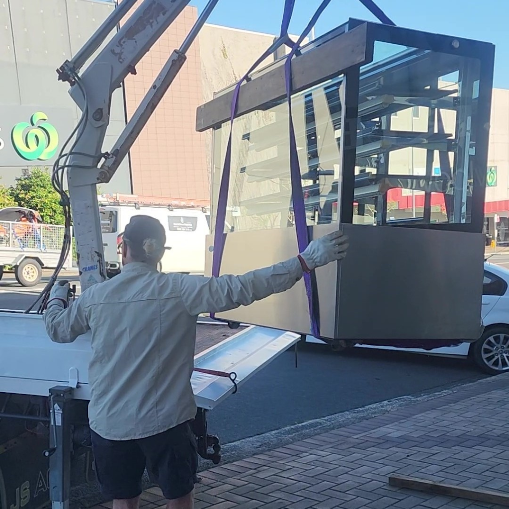 Phills Crane Truck | River Rd, Lake Tabourie NSW 2539, Australia | Phone: 0490 083 601
