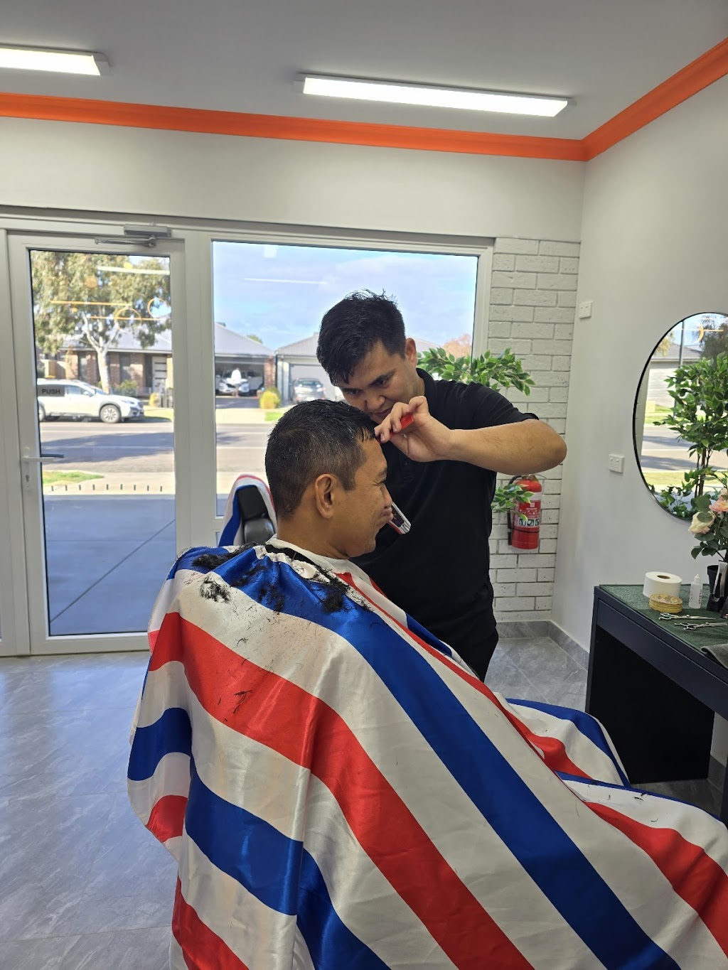 SUPER BARBER | 200 Warralily Blvd, Armstrong Creek VIC 3217, Australia | Phone: (03) 5249 5729
